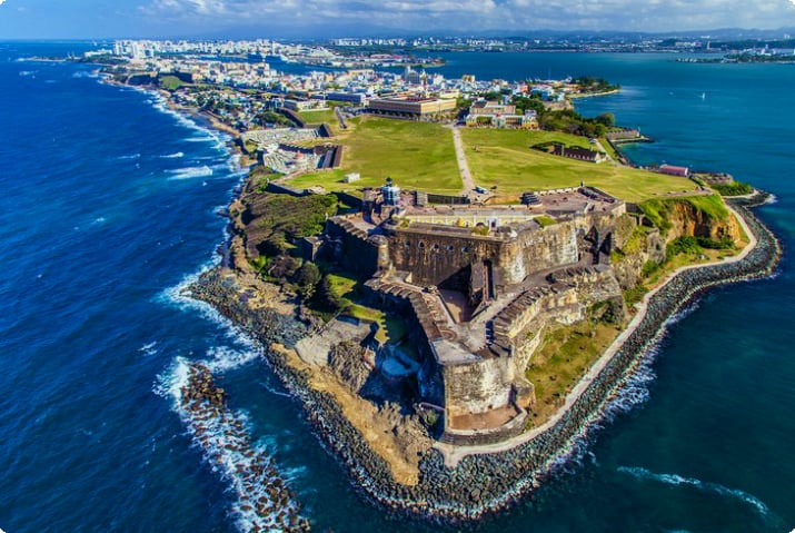 Вид с воздуха на форт Эль-Морро в Старом Сан-Хуане, Пуэрто-Рико