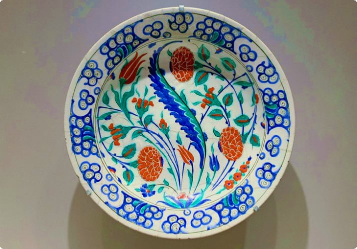 Восточная тарелка в Художественном музее RISD, Провиденс