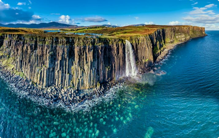 La cascada Mealt y Kilt Rock, Isla de Skye