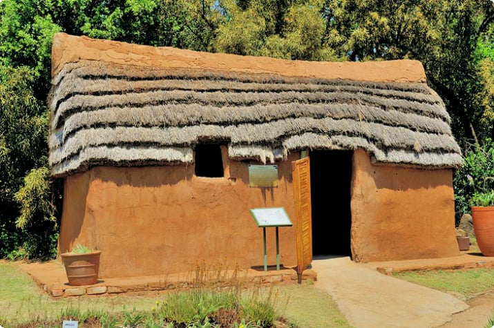Cabaña de los primeros colonos en el Jardín Botánico Nacional del Estado Libre