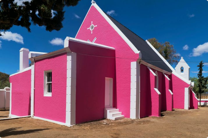 Färgglad kyrka i Matjiesfontein