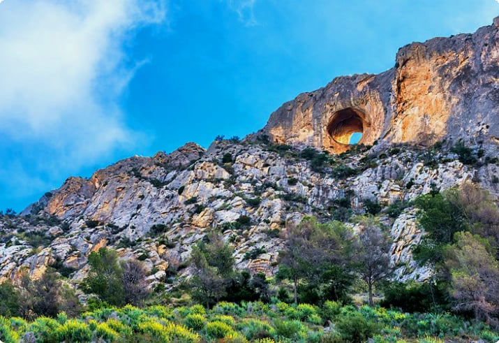 Пещеры Канелобре в городе Бусот, Аликанте