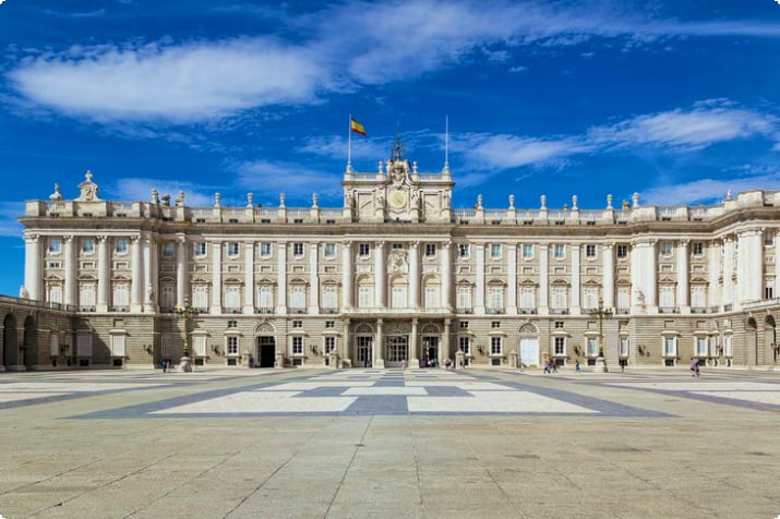 Madrid'deki Palacio Real (Kraliyet Sarayı)