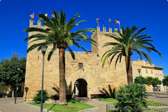 Порта-дель-Моль, главные ворота в старый город Алькудия
