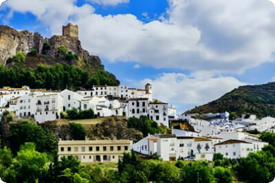 10 самых популярных Пуэблос-Бланкос в Андалусии (Белые деревни)
