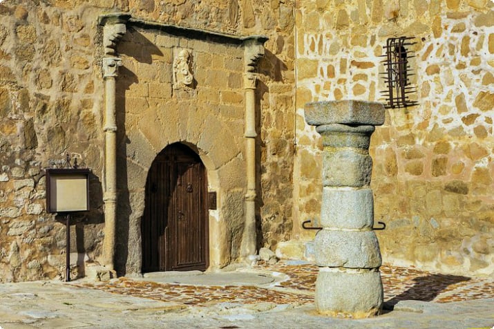 Средневековый замок в Оргазе
