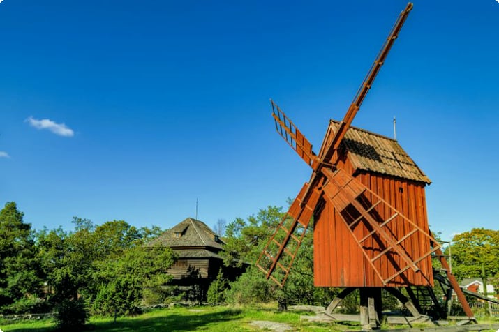 Старая ветряная мельница в Скансене
