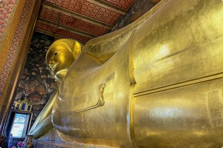 Лежащий Будда в храме Ват Пхо