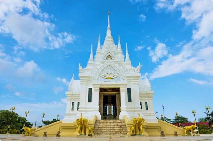 Santuario del pilar de la ciudad de Surat Thani