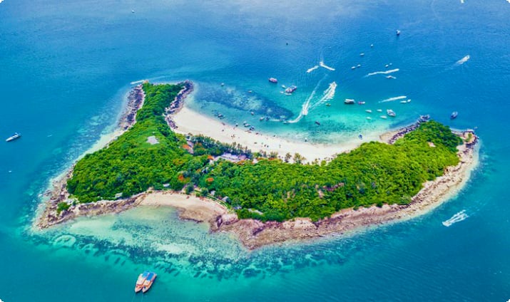 Vista aérea da Ilha Koh Lan ao largo de Pattaya