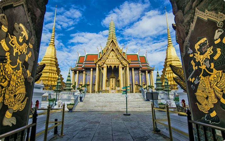 Вход в Изумрудный храм в Бангкоке