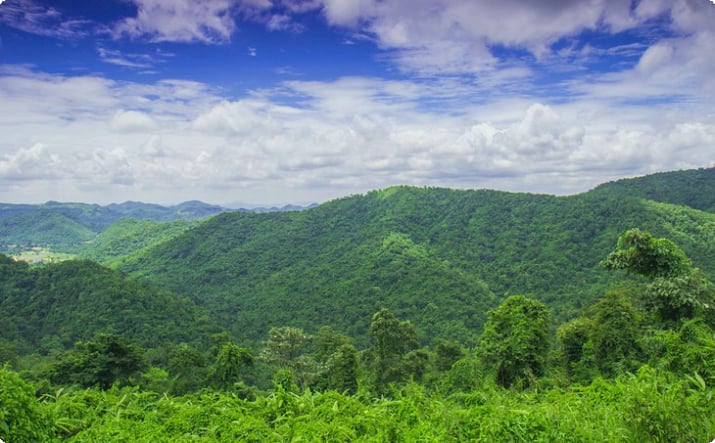 Vista delle montagne nel Parco nazionale di Khao Yai