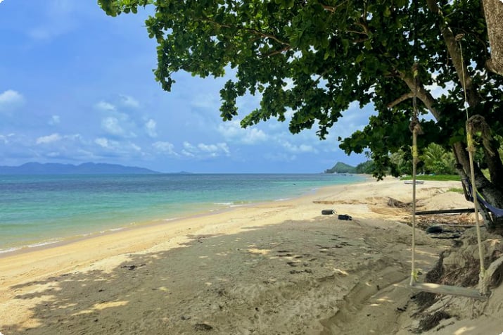 Качели на пляже Банг По