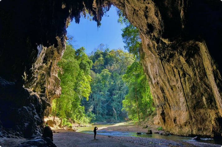 Tham Lot Mağarası