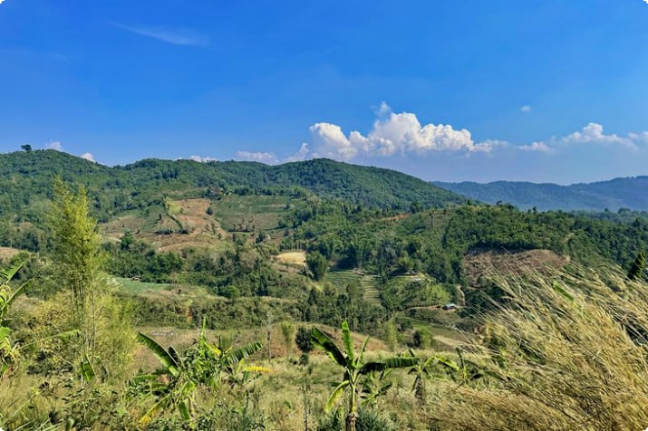 Vista do campo em Mae Sariang