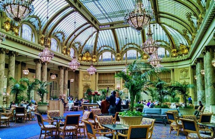 Полный чай в Garden Court в отеле Palace