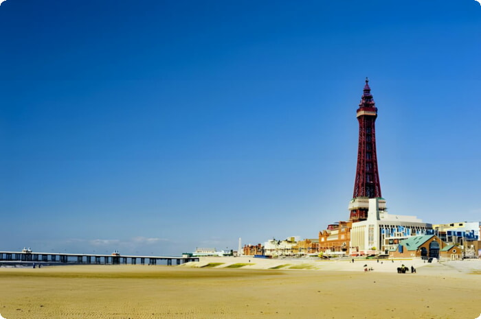 Blackpool Tower und der Strand