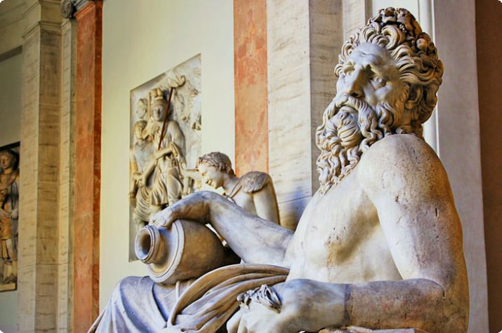 Beeld van riviergod Arno in het Pio Clementino Museum, Vaticaanstad