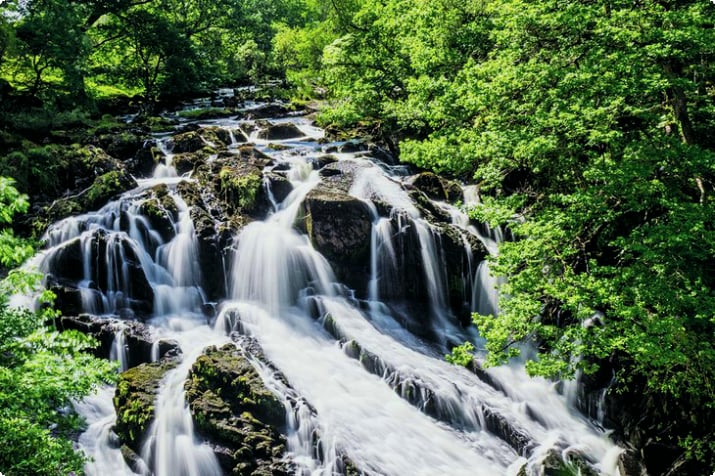 Водопад Суоллоу в Уэльсе